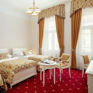 alqush-downtown-hotel.praguehotelsweb.com/